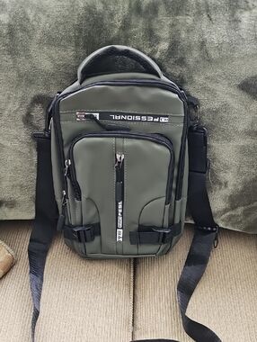 Professional Women's/Men's Padded Olive Green Shoulder Bag